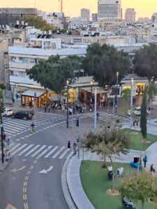 Architectural tour around Dizengoff Square | Urban renewal and building preservation