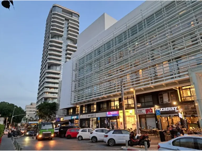 Architectural tour around Dizengoff Square | Urban renewal and building preservation