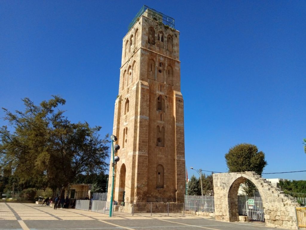 A tour with tastings accompanied by stories and legends in Ramla