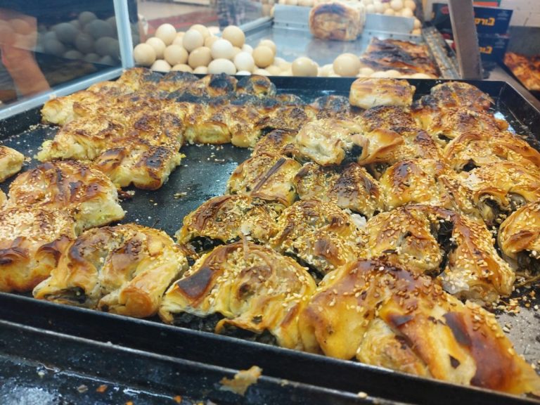 סיור עם טעימות מלווה בסיפורים ואגדות ברמלה