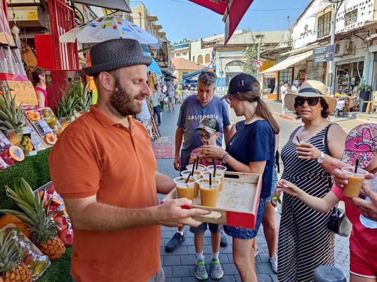 סביב השעון ביפו – סיור טעימות במתחם שוק הפשפשים