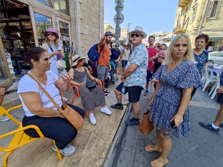 סביב השעון ביפו – סיור טעימות במתחם שוק הפשפשים