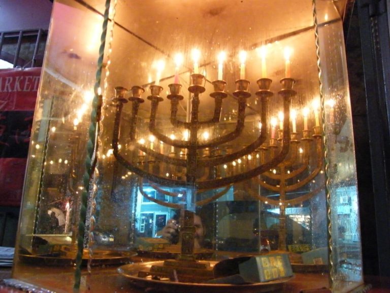 Hanukkah Menorah Tour in the Alleys of the Old City of Jerusalem