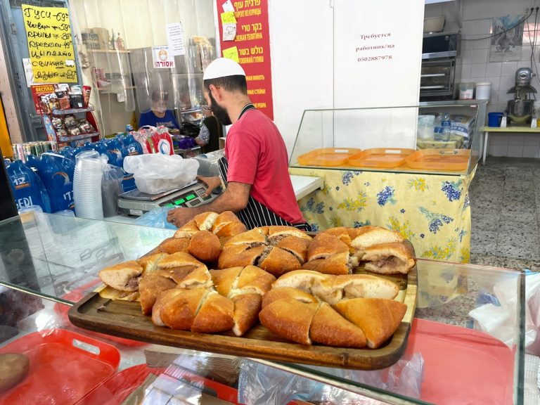 סיור טעימות בשוק תלפיות בחיפה