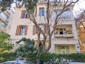 Architectural tour on Bialik Street