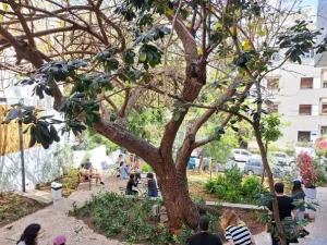 Architectural tour on Bialik Street