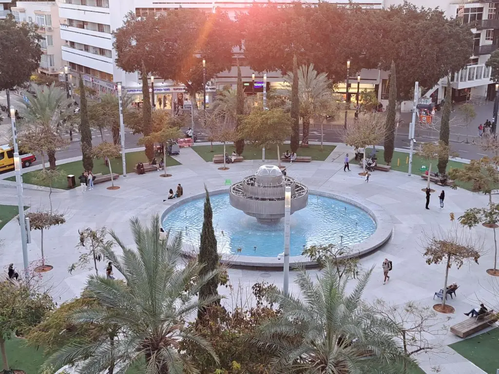 סיור אדריכלות סובב כיכר דיזנגוף