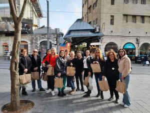 Recorrido culinario por el barrio de Mahane Yehuda: del mercado a la moda