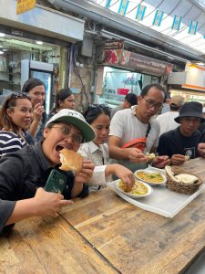 Recorrido culinario por el barrio de Mahane Yehuda: del mercado a la moda