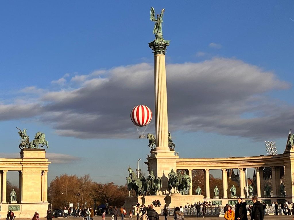 Budapest Go - Comprehensive Minibus Tour - Buda + Pest