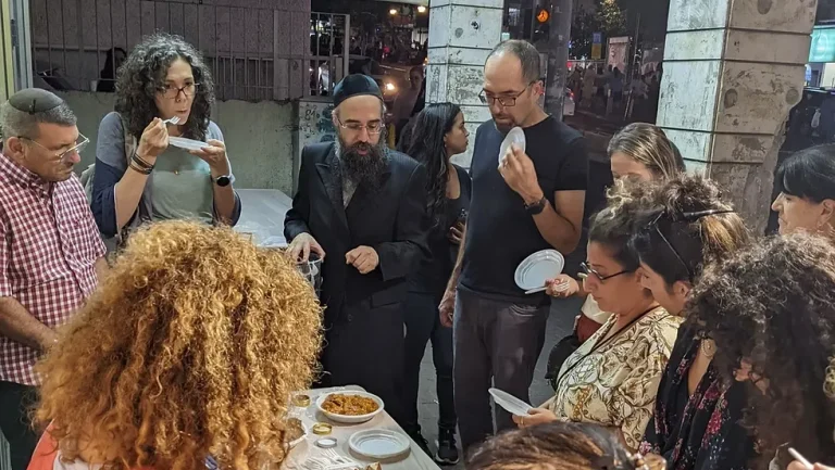 An in-depth tour of the ultra-Orthodox community and tastings of local Jewish cuisine