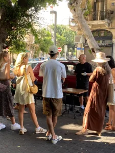 סיור עיצוב וינטג׳ בשוק הפשפשים