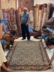 סיור עיצוב וינטג׳ בשוק הפשפשים