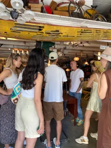 סיור עיצוב וינטג׳ בשוק הפשפשים