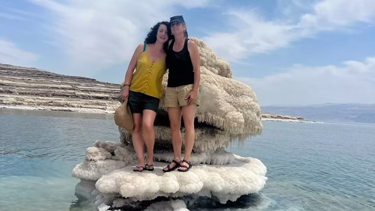 טיול בין בולענים ושבר מסע בעקבות נפלאות הגיאולוגיה בים המלח