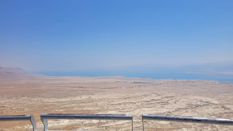 טיול בין בולענים ושבר מסע בעקבות נפלאות הגיאולוגיה בים המלח