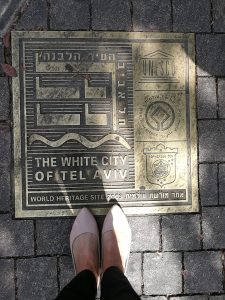 Architectural tour following the beautiful houses of Tel Aviv