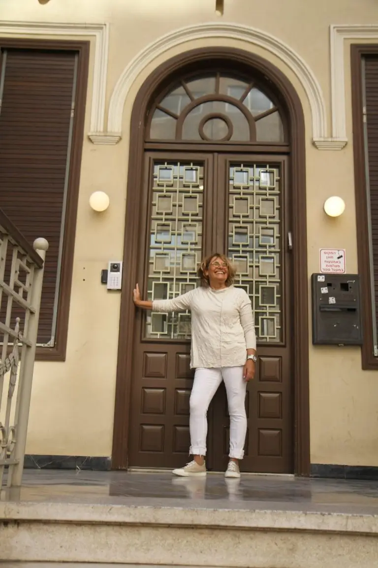 Architectural tour following the beautiful houses of Tel Aviv