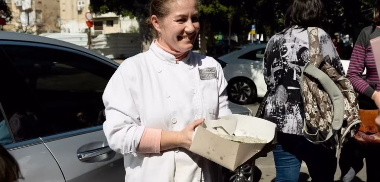 Tour gastronómico en Bat Yam: la ensalada israelí de inmigrantes de 60 países 10