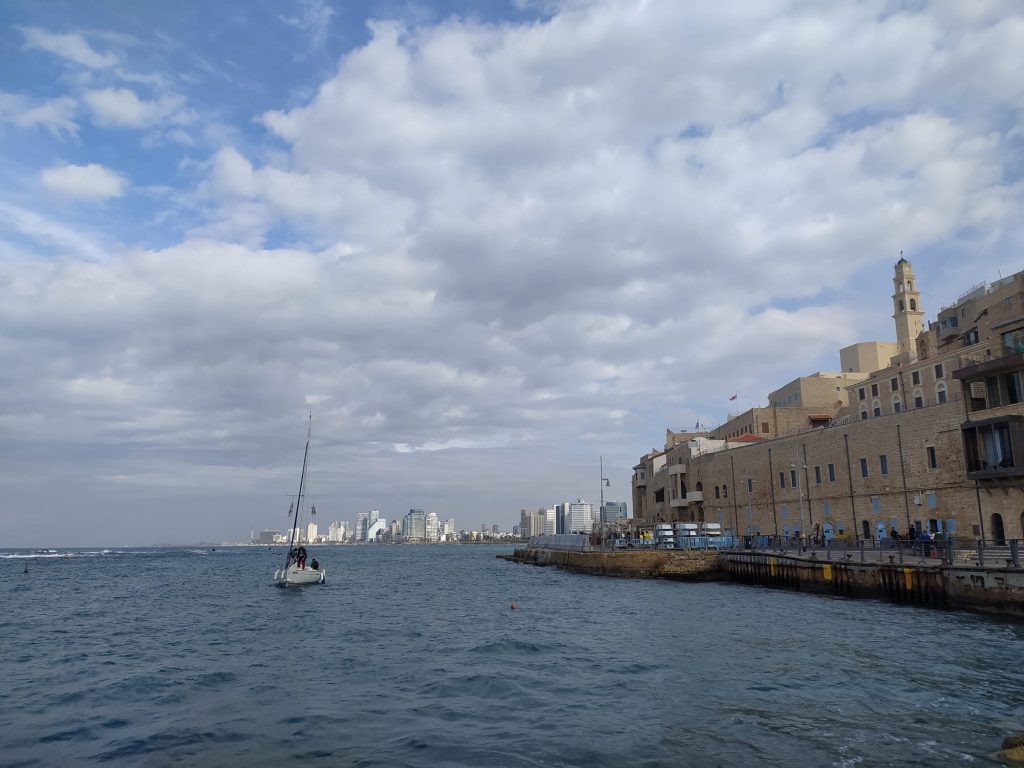 A journey in search of the forgotten immigration