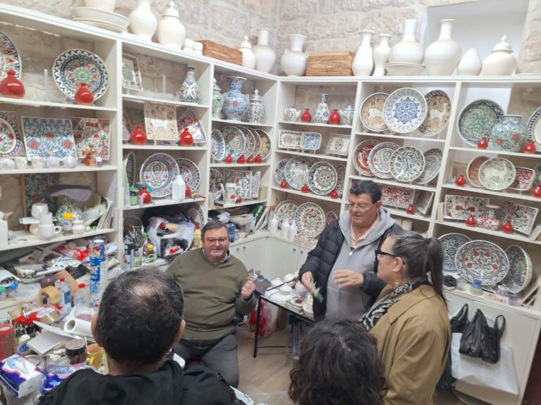 סיור מסע ירושלמי - חצרות, מנזרים ומפגשים עם דמויות מיוחדות