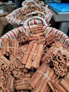 Tour gastronómico por Acre | Ambiente mediterráneo animado y colorido