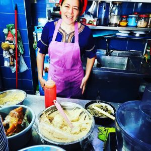 Tour gastronómico por Acre | Ambiente mediterráneo animado y colorido