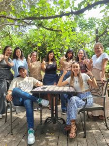 Tour gastronómico por Acre | Ambiente mediterráneo animado y colorido