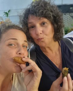 Tour gastronómico por Acre | Ambiente mediterráneo animado y colorido