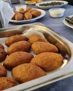 Tour gastronómico por Acre | Ambiente mediterráneo animado y colorido