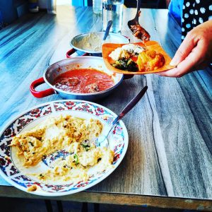 Tour gastronómico por Acre | Ambiente mediterráneo animado y colorido