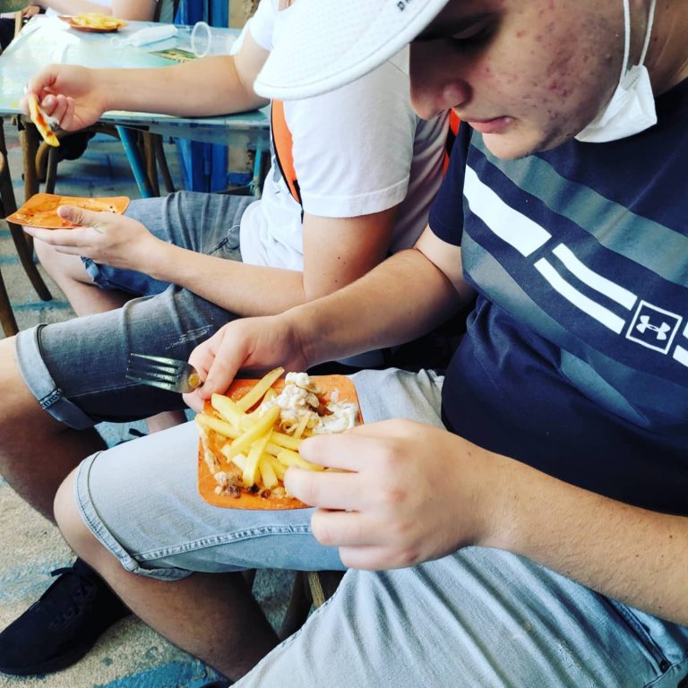 Tour gastronómico por Acre | Ambiente mediterráneo animado y colorido