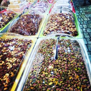 Tour gastronómico por Acre | Ambiente mediterráneo animado y colorido