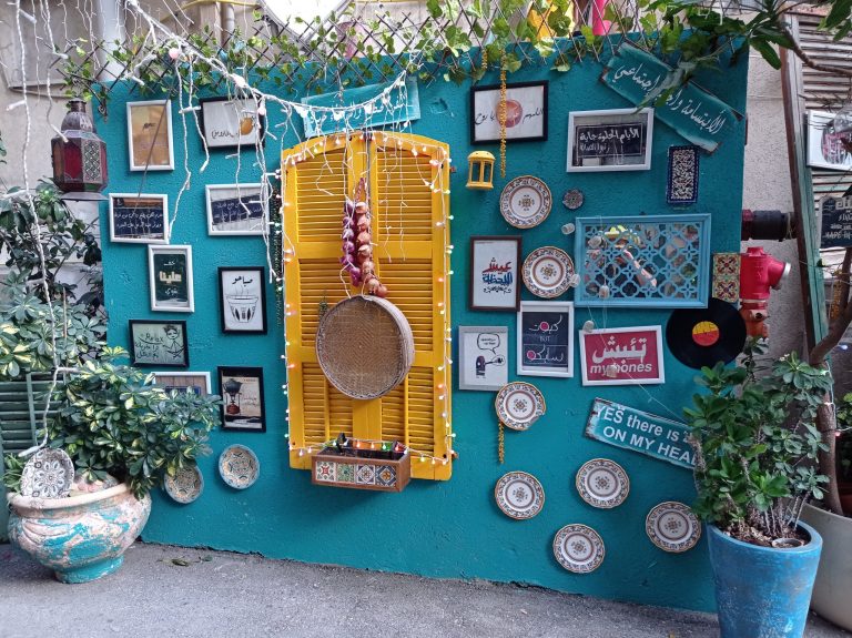 Evening tour of graffiti and culinary corruption in downtown Haifa