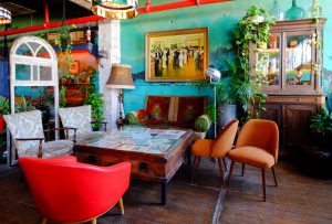 Evening tour of graffiti and culinary corruption in downtown Haifa