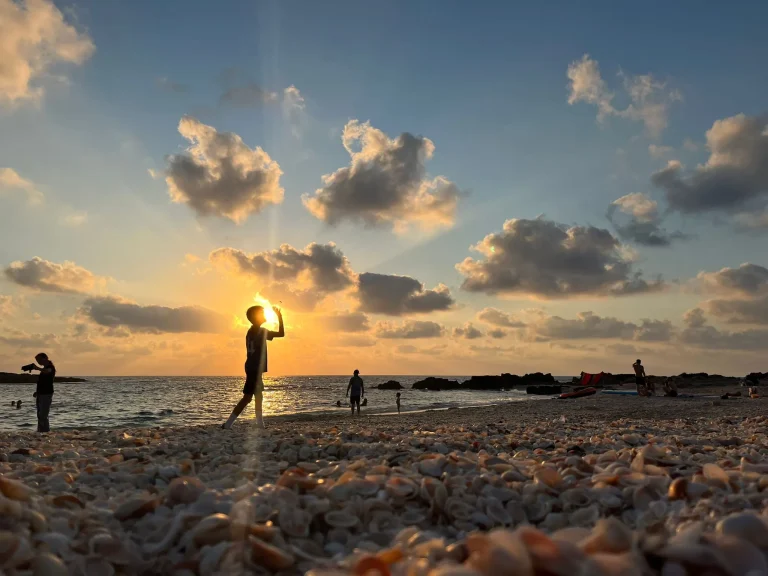 סיור שקיעה ועששיות בחוף דור