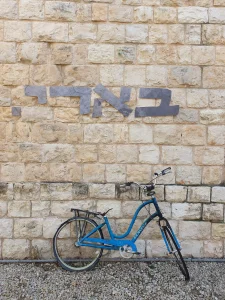 סיור גרפיטי בעקבות ה 7.10 בחיפה