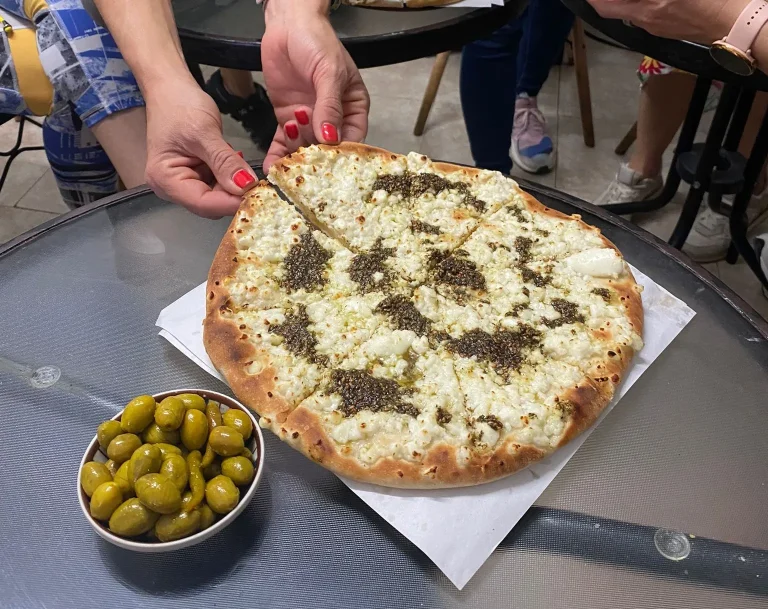 Recorrido culinario por Wadi Nisnas: delicias auténticas