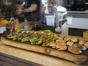 Recorrido culinario por Wadi Nisnas: delicias auténticas