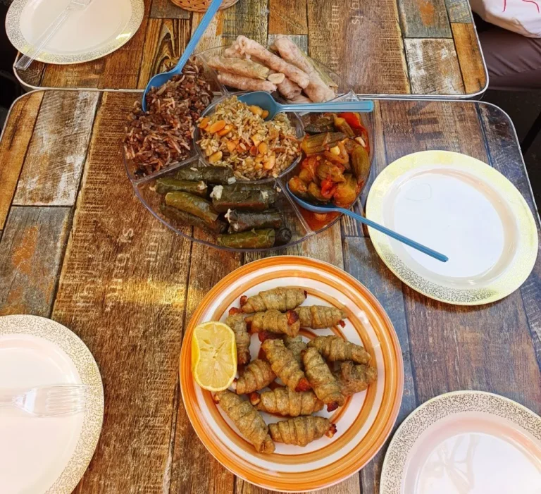 Recorrido culinario por Wadi Nisnas: delicias auténticas