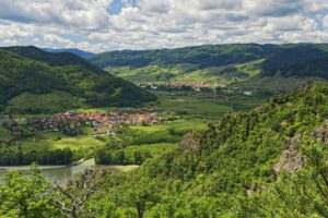 טיול יום לאלפים הוינאים - נופים הרריים ותצפיות פנורמיות