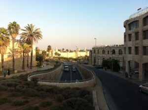 Theatrical tour of Jerusalem's Jewish Quarter | With historical figures