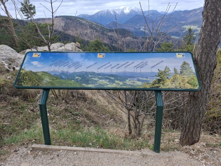 טיול יום לאלפים הוינאים - נופים הרריים ותצפיות פנורמיות