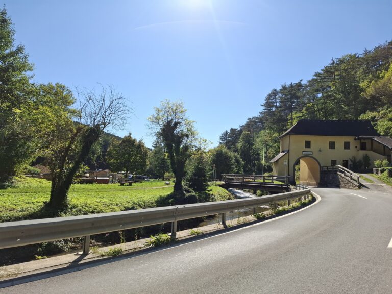 טיול יום לאלפים הוינאים - נופים הרריים ותצפיות פנורמיות