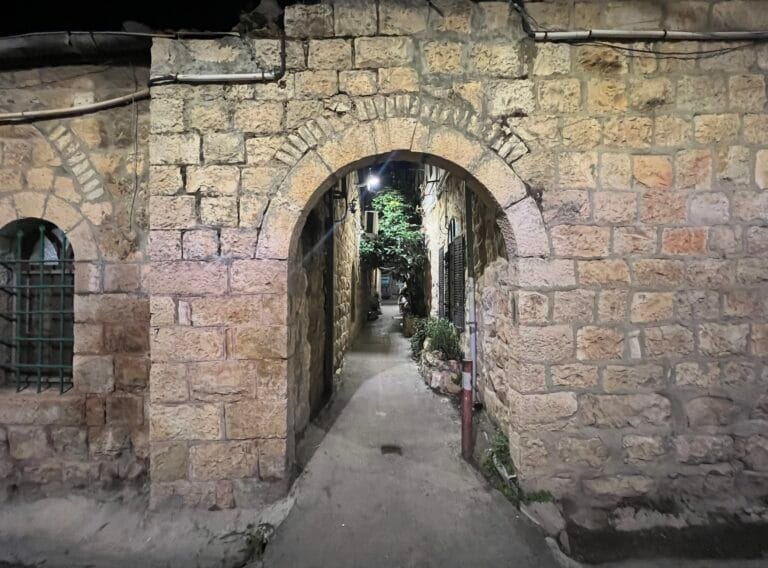 Selichot tour in Nachlaot following the Sephardic families