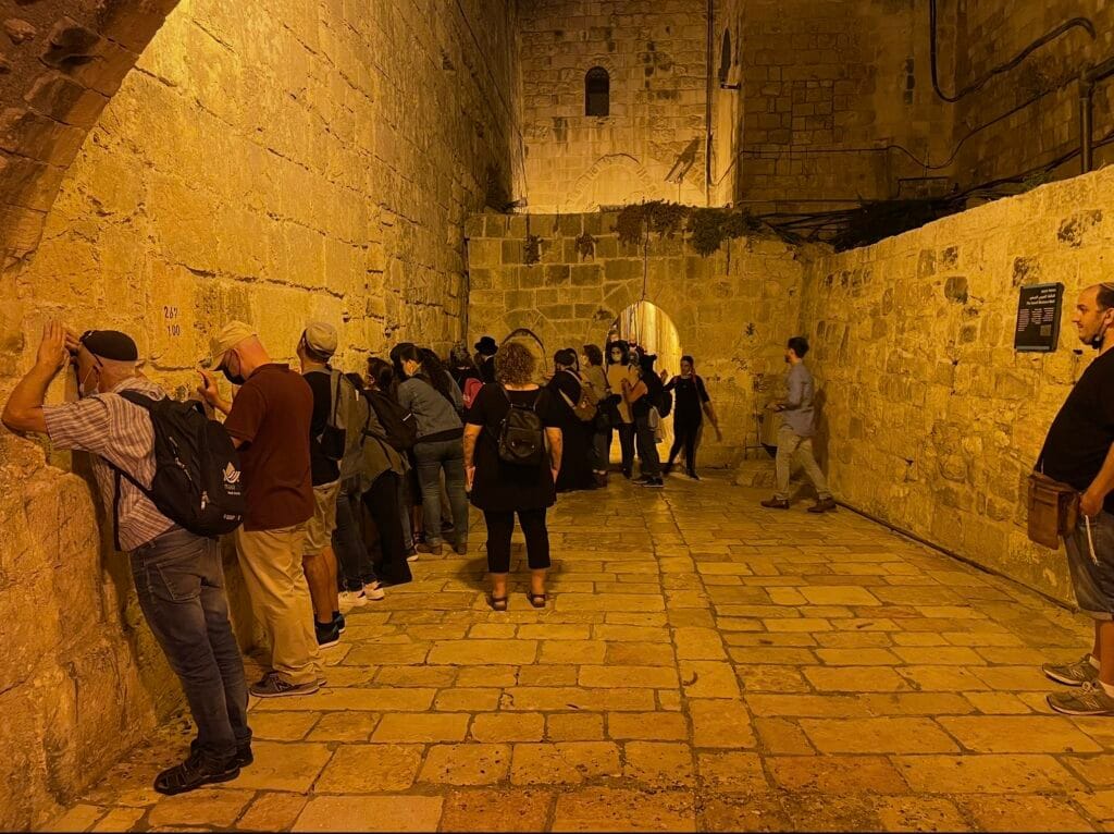 סיור סליחות בנחלאות בעקבות המשפחות הספרדיות