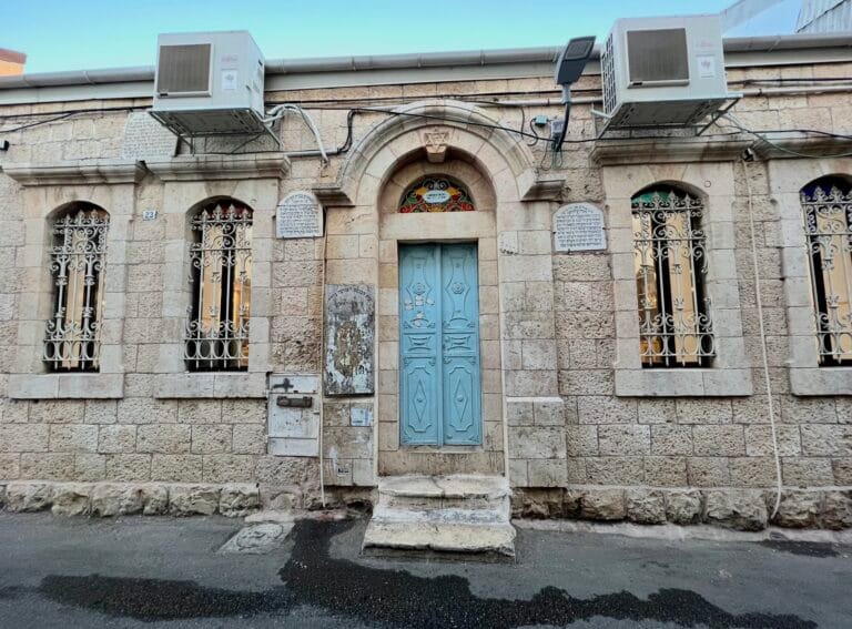 Selichot tour in Nachlaot following the Sephardic families