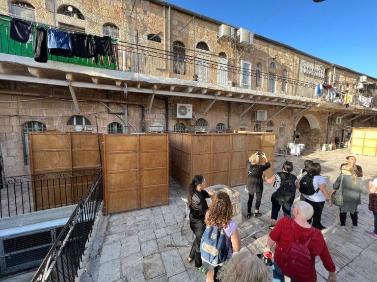 סיור סוכות בחצרות החרדיות של ירושלים