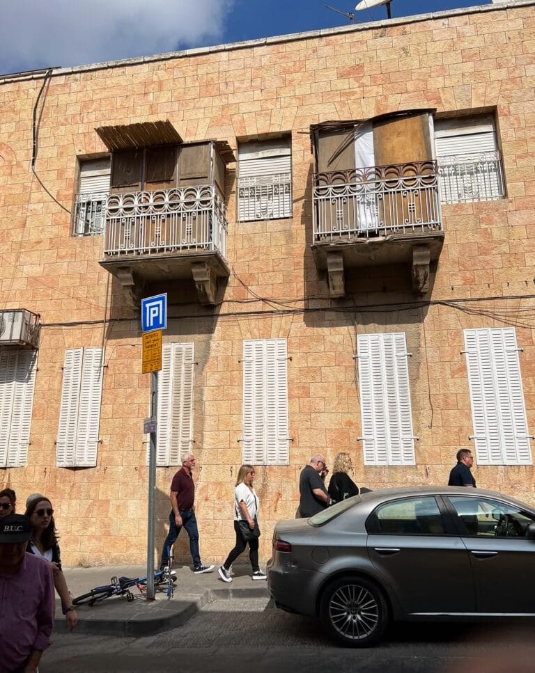 סיור סוכות בחצרות החרדיות של ירושלים