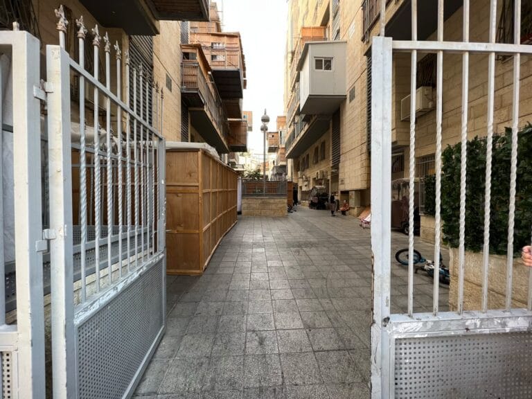 סיור סוכות בחצרות החרדיות של ירושלים